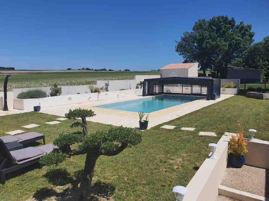 Gite Dans La Campagne Royannaise. Epargnes Exterior foto